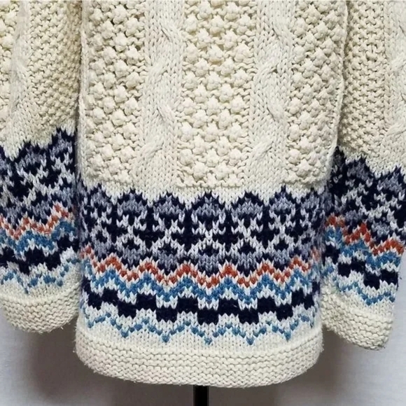 Vintage 1960s Cream Fair Isle Chunky Popcorn Wood Button Hooded Sweater Cardigan - Picture 9 of 12